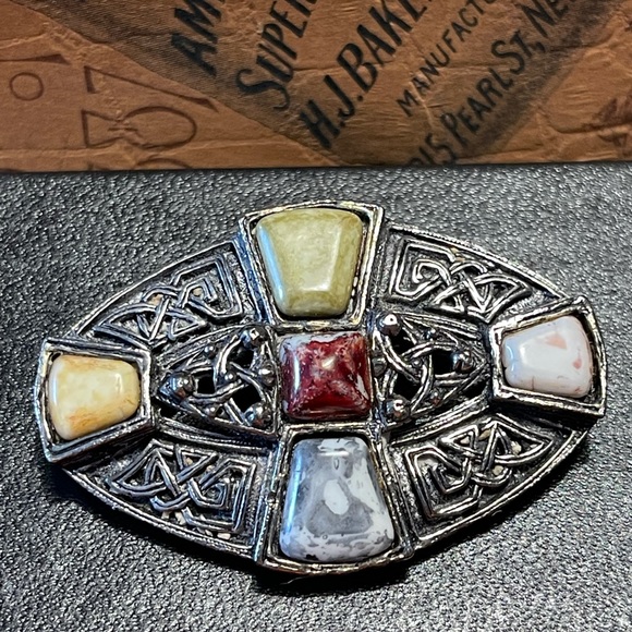 Celtic / Scottish Style Stone Brooch 🌺 Tau Miracle brooch - Picture 2 of 16
